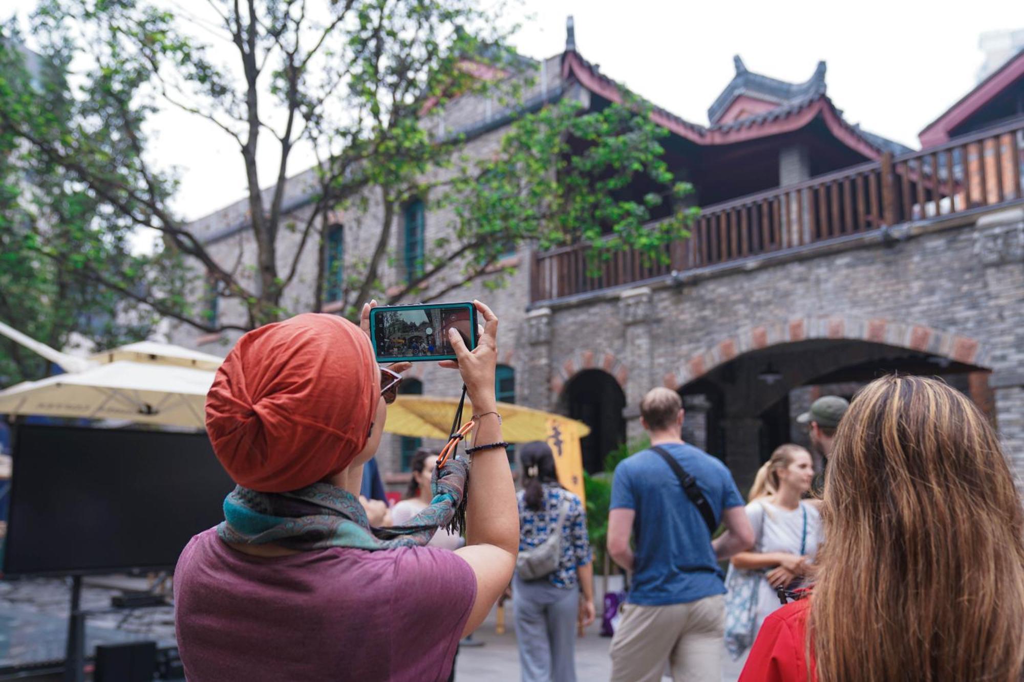 Chengdu Mix Hostel Courtyard Poshpacker Εξωτερικό φωτογραφία